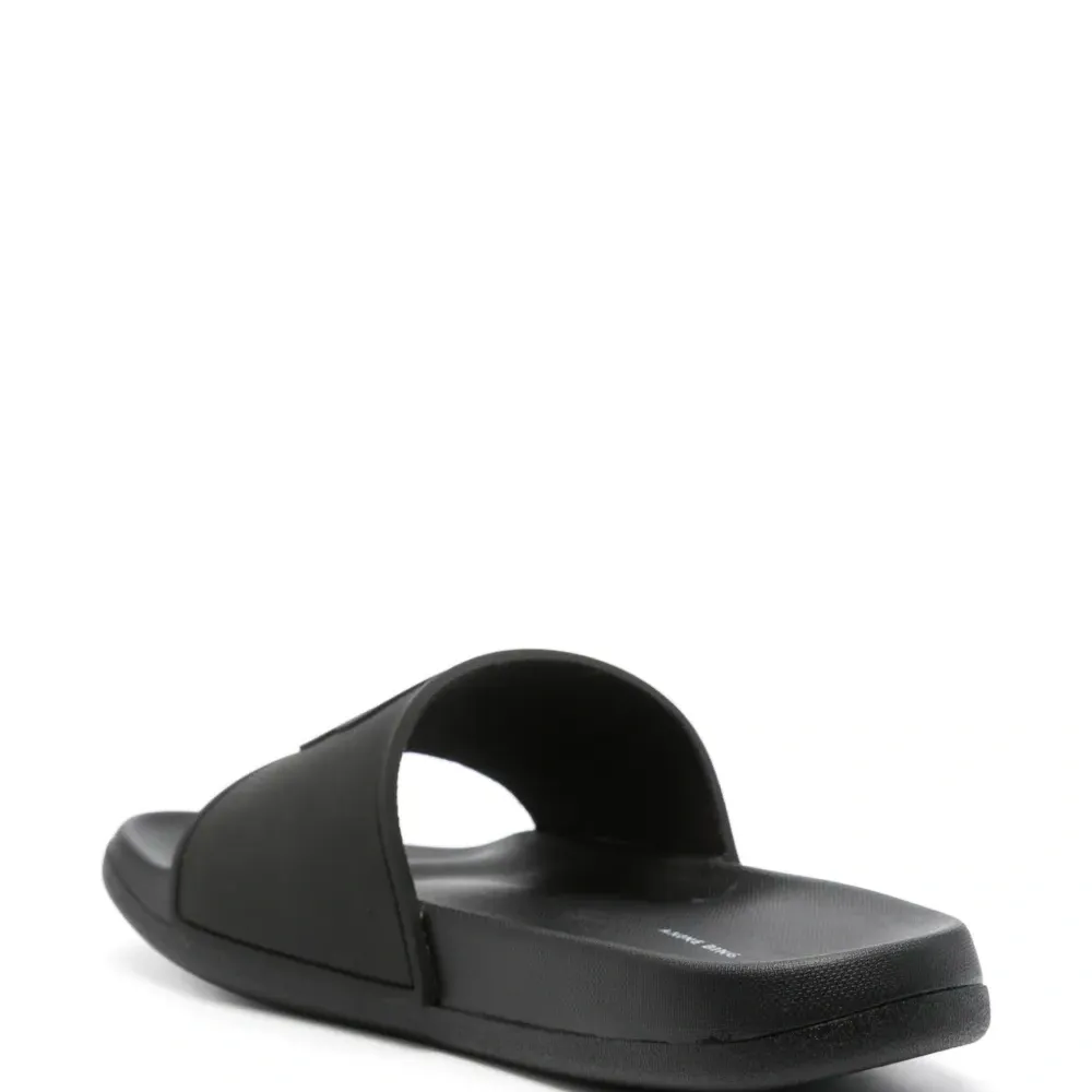 Шлепанцы с тисненым логотипом