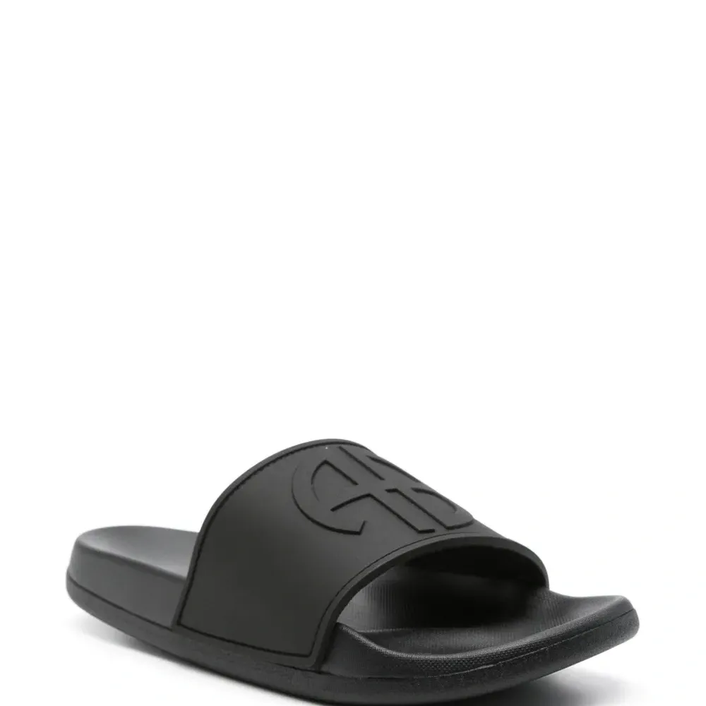 Шлепанцы с тисненым логотипом