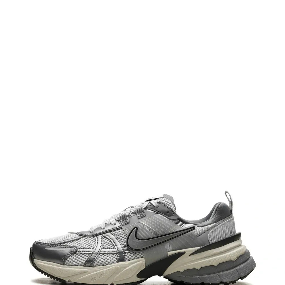 Кроссовки V2K Run Pure Platinum/Wolf Grey Кроссовки V2K Run Pure Platinum/Wolf Grey