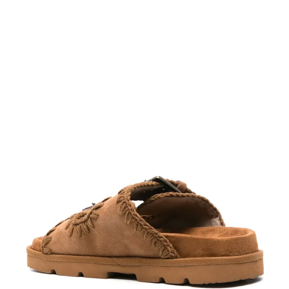 Шлепанцы с декоративной строчкой