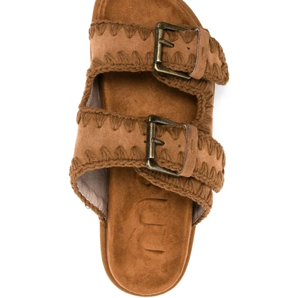 Шлепанцы с декоративной строчкой