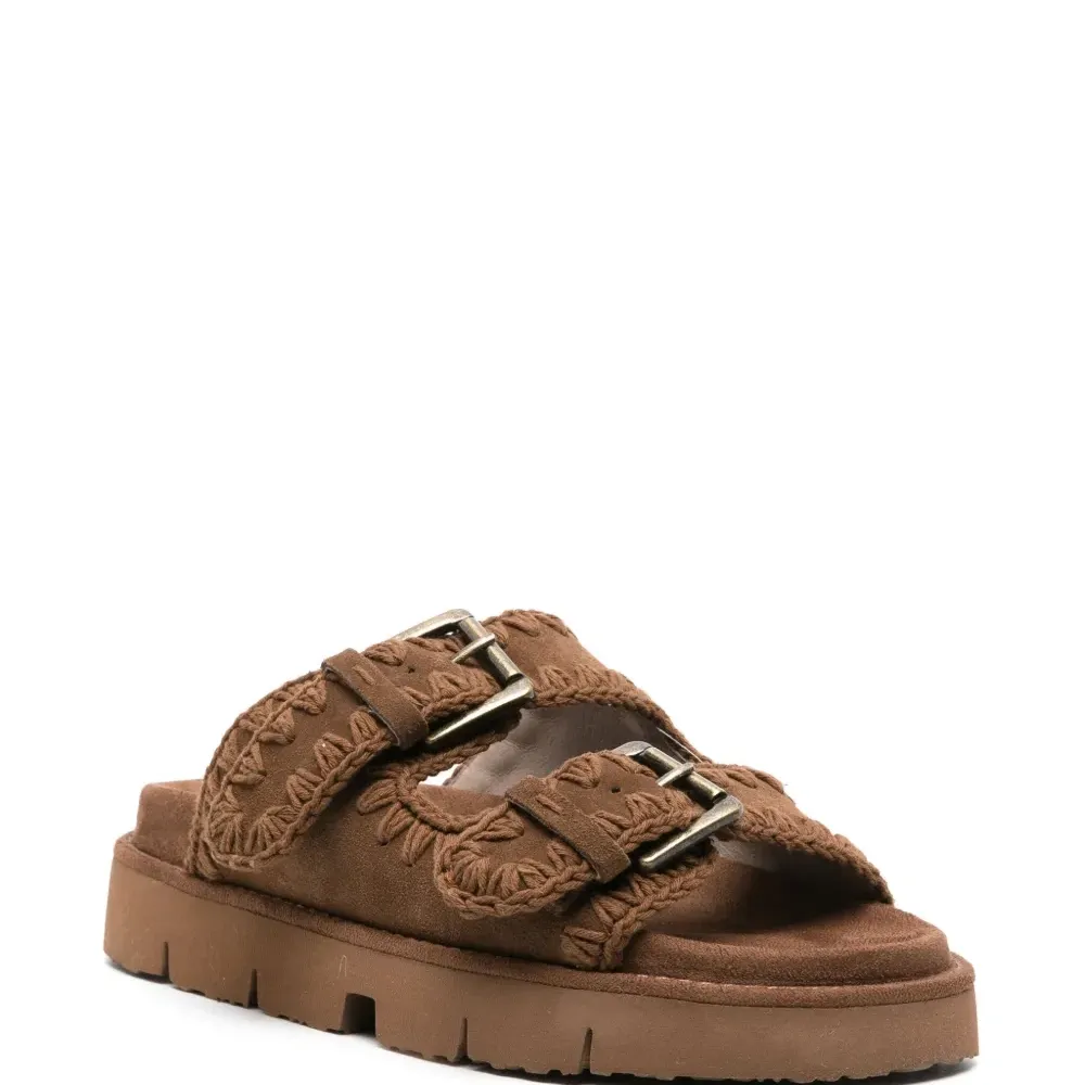 Шлепанцы с декоративной строчкой