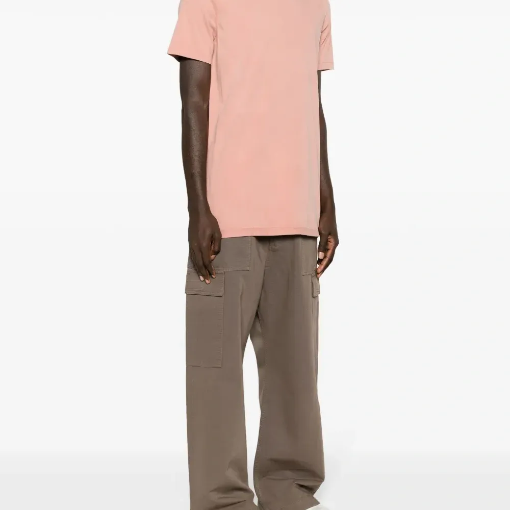 футболка с круглым вырезом