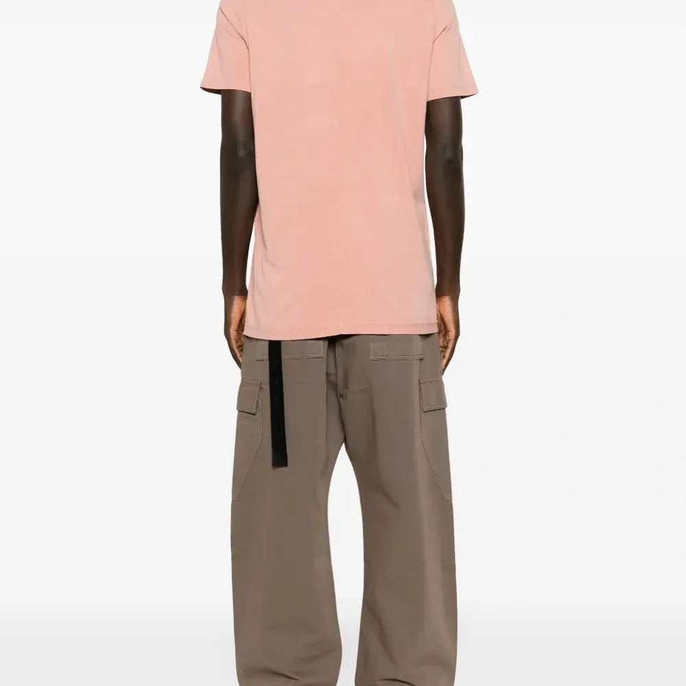 футболка с круглым вырезом