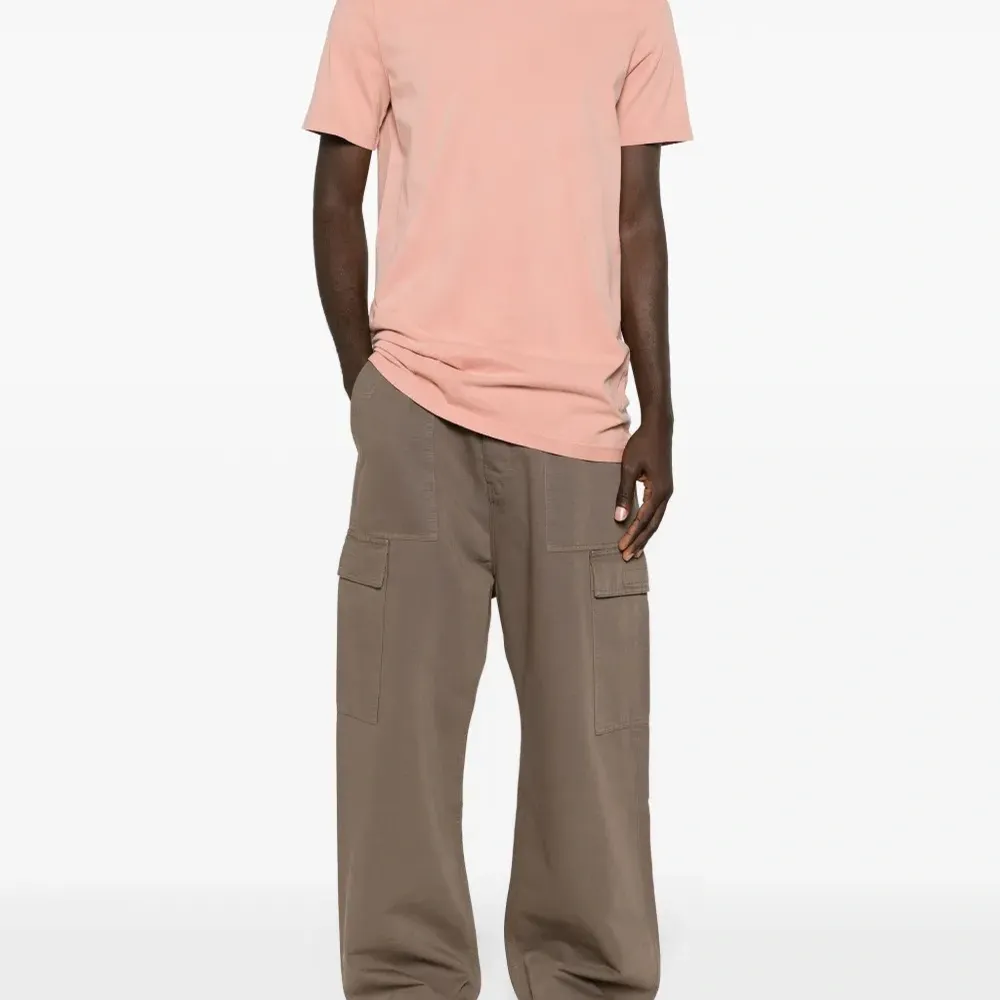 футболка с круглым вырезом