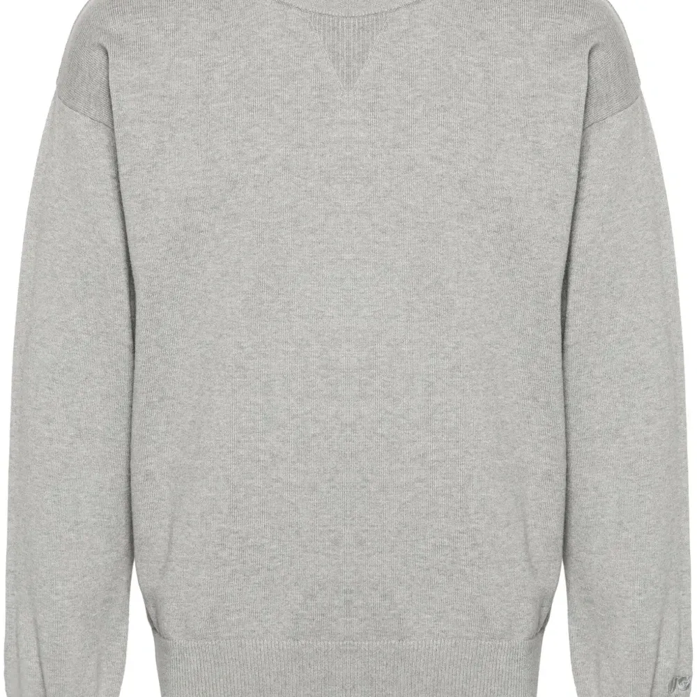 Джемпер с вышитым логотипом