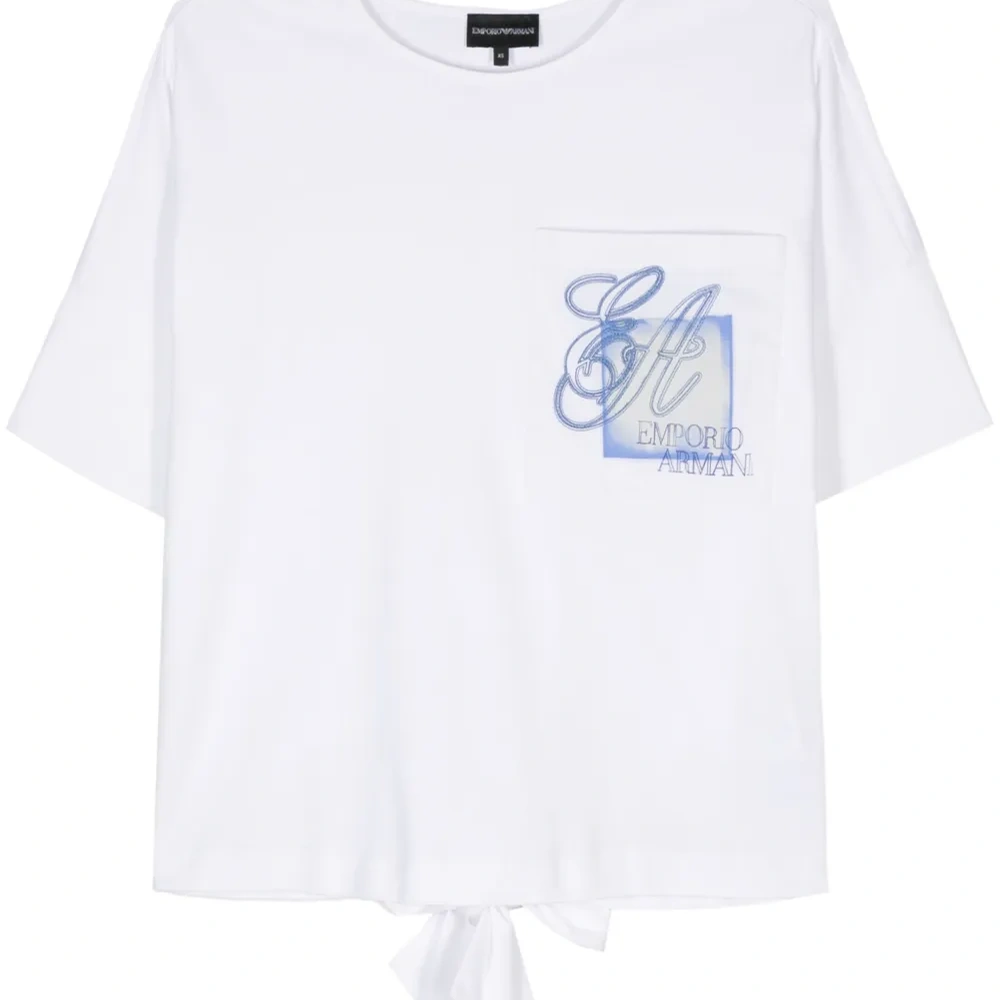 Футболка с логотипом