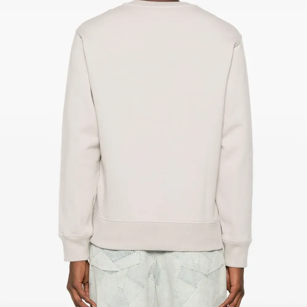 Толстовка с вырезами