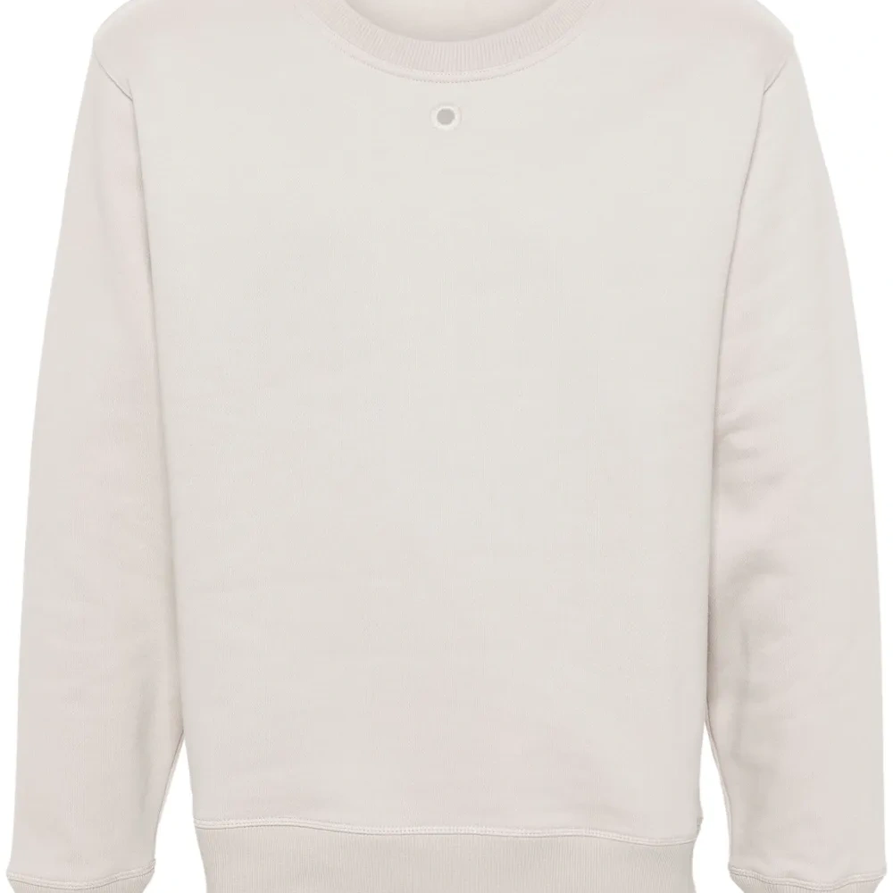 Толстовка с вырезами