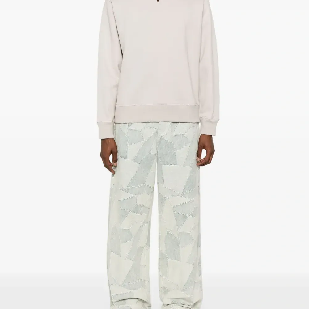 Толстовка с вырезами