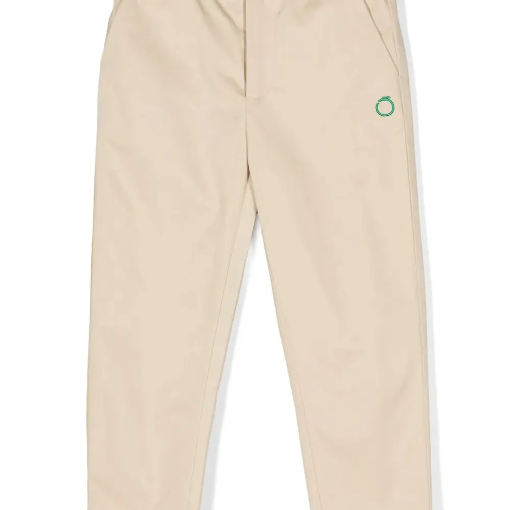 Брюки с вышитым логотипом Брюки с вышитым логотипом