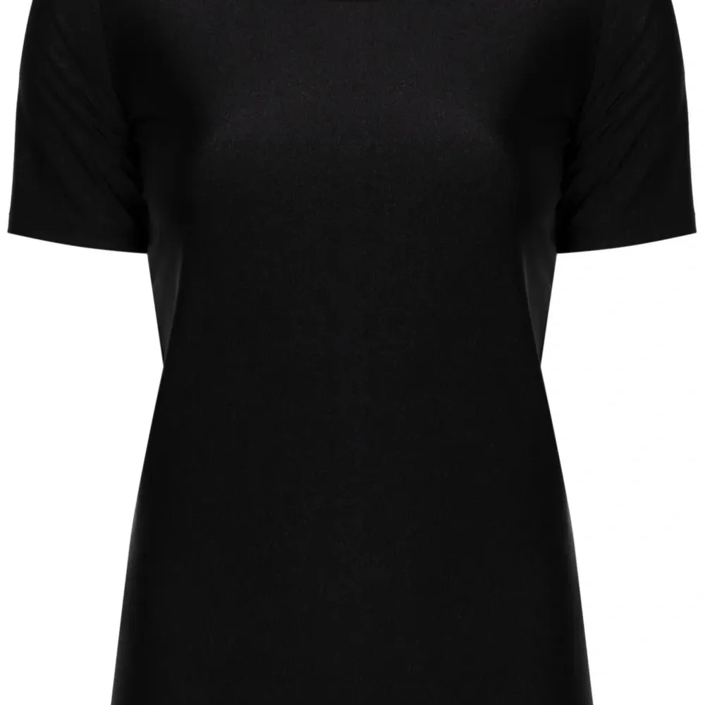 Футболка с вышитым логотипом