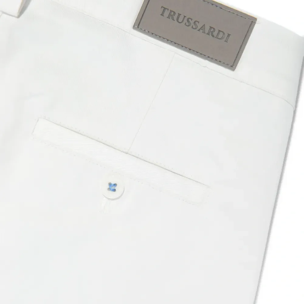 Брюки с вышитым логотипом