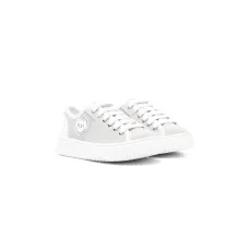 Кроссовки с нашивкой-логотипом