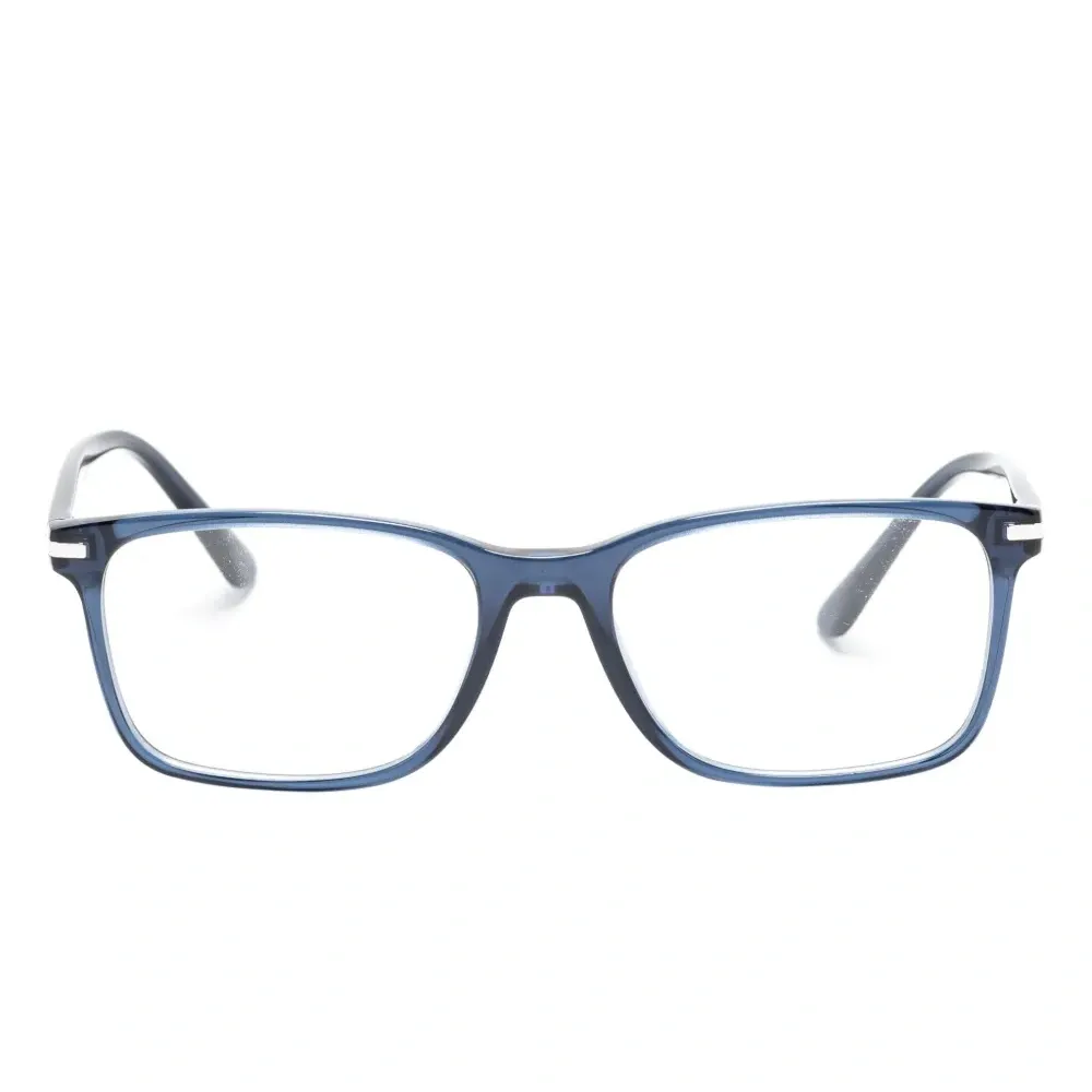 Очки в прямоугольной оправе