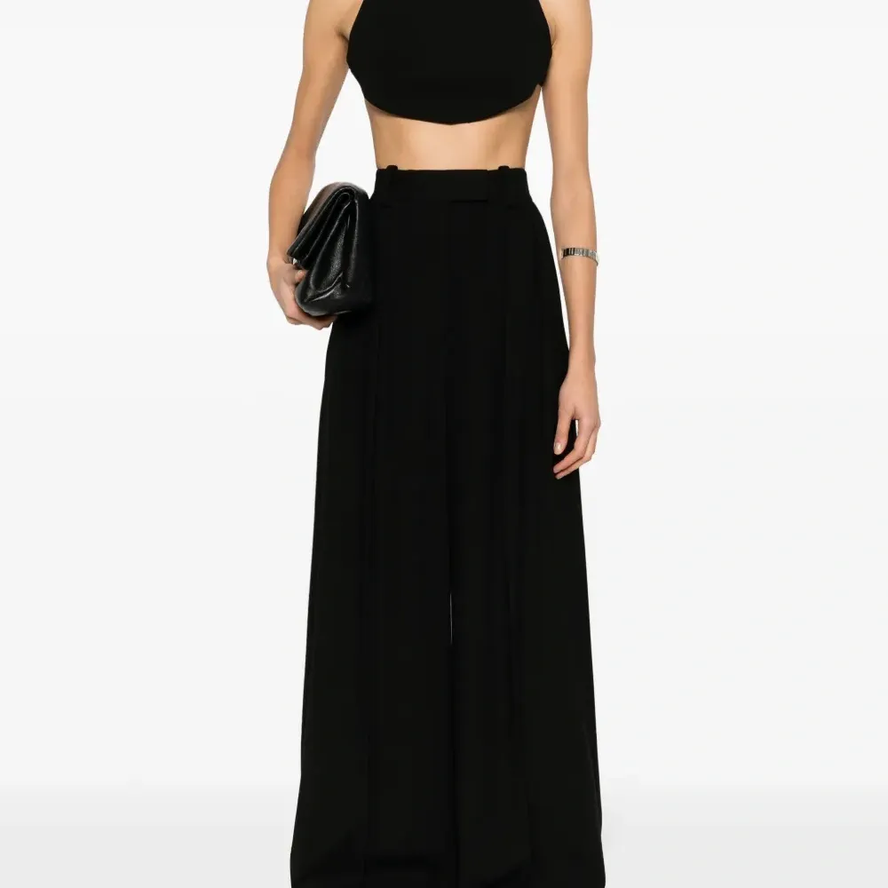 Укороченный топ без рукавов