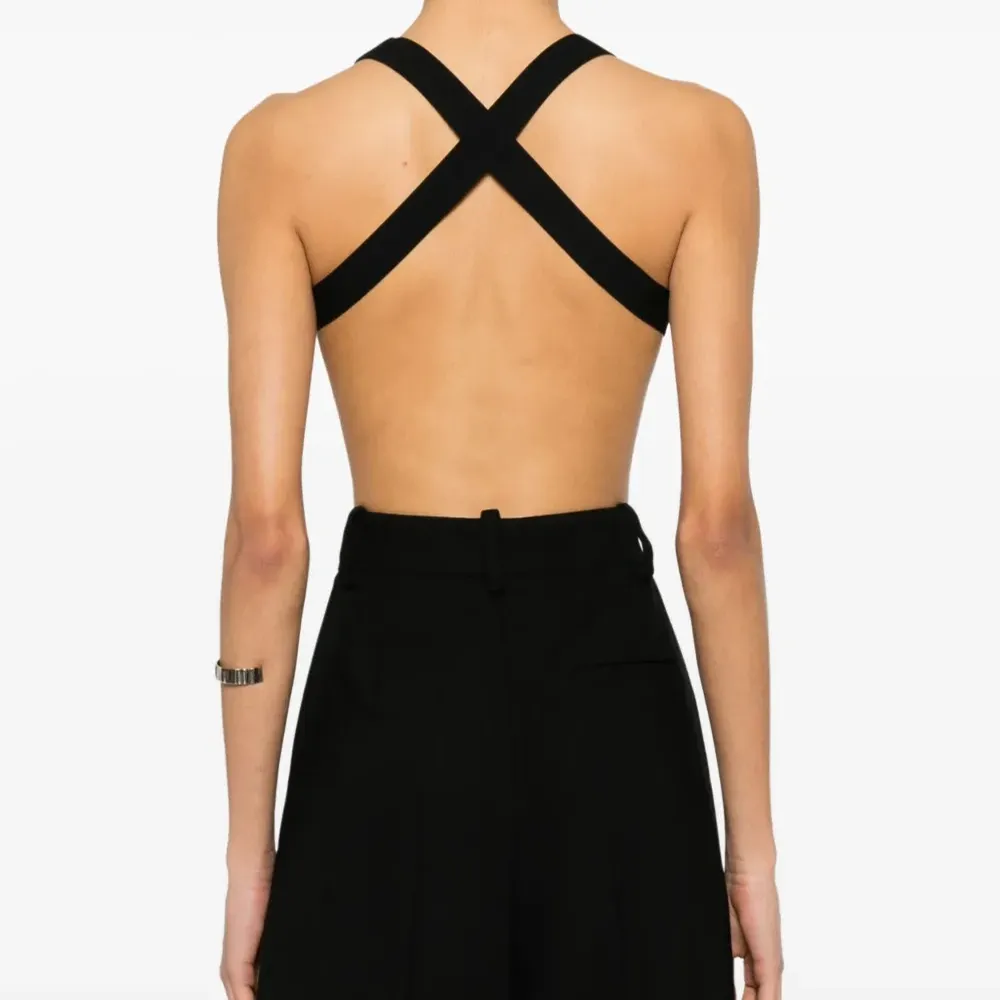 Укороченный топ без рукавов