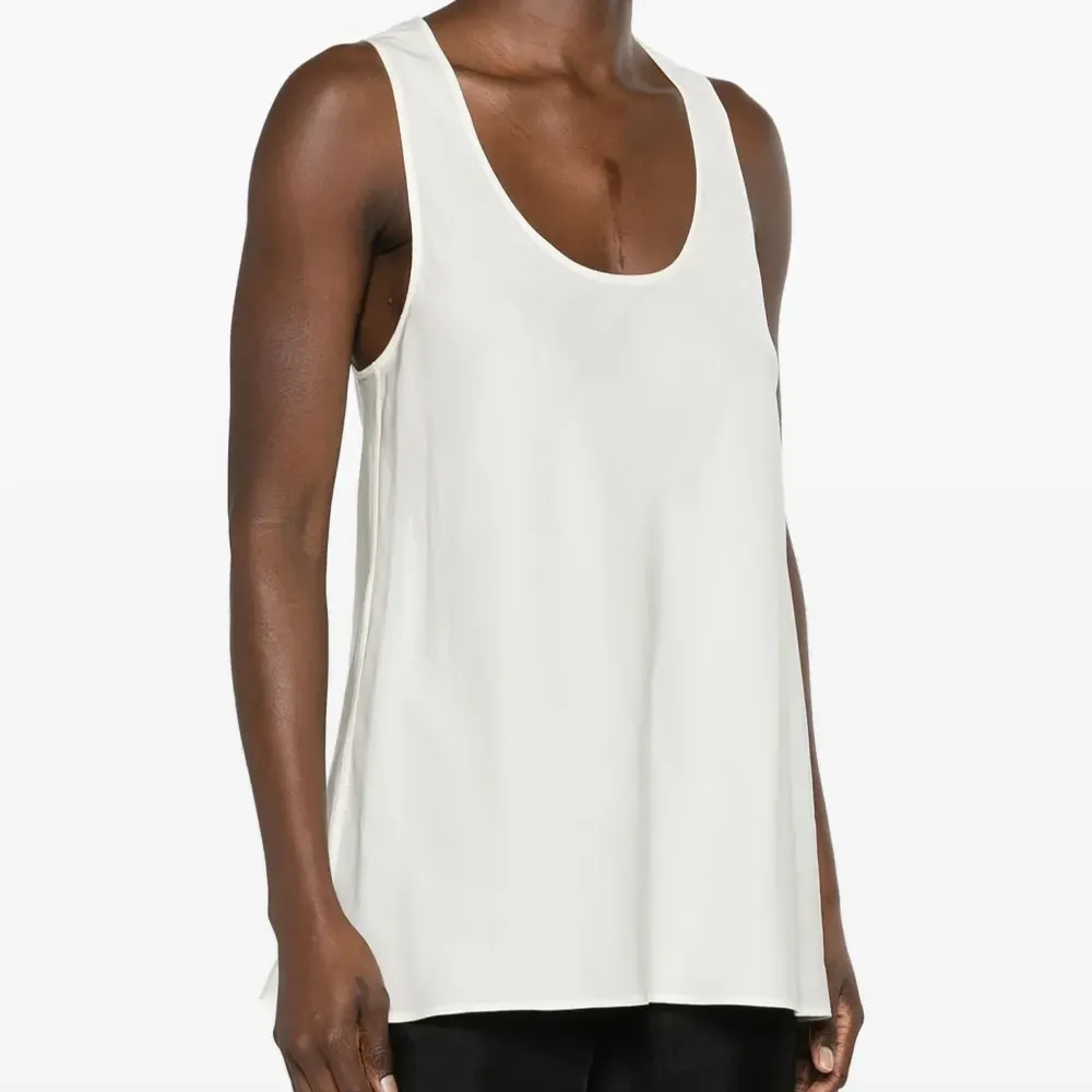 Атласный топ с U-образным вырезом