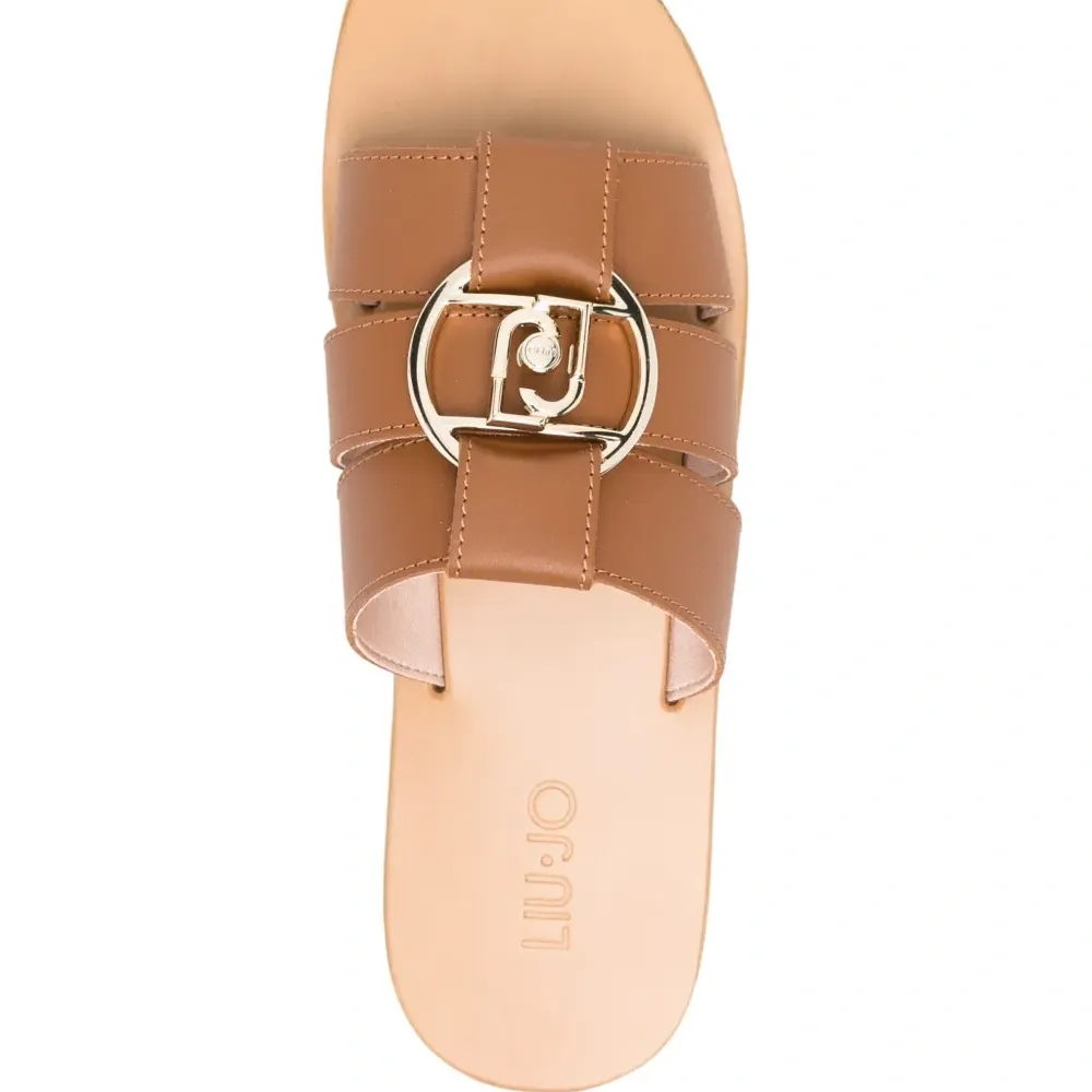 Шлепанцы с логотипом