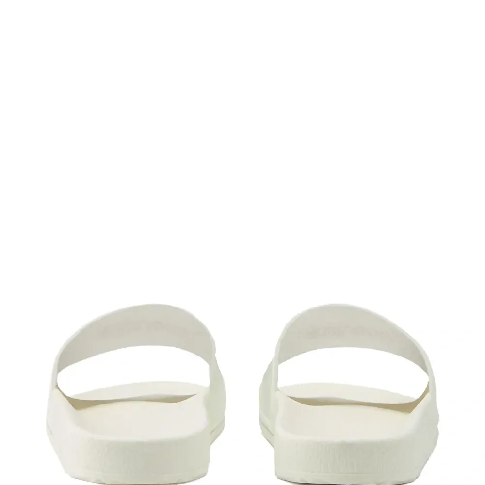 Шлепанцы с тисненым логотипом