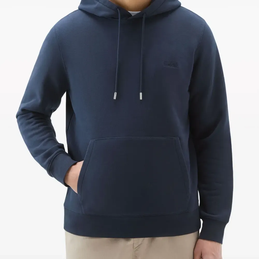 Худи с вышитым логотипом