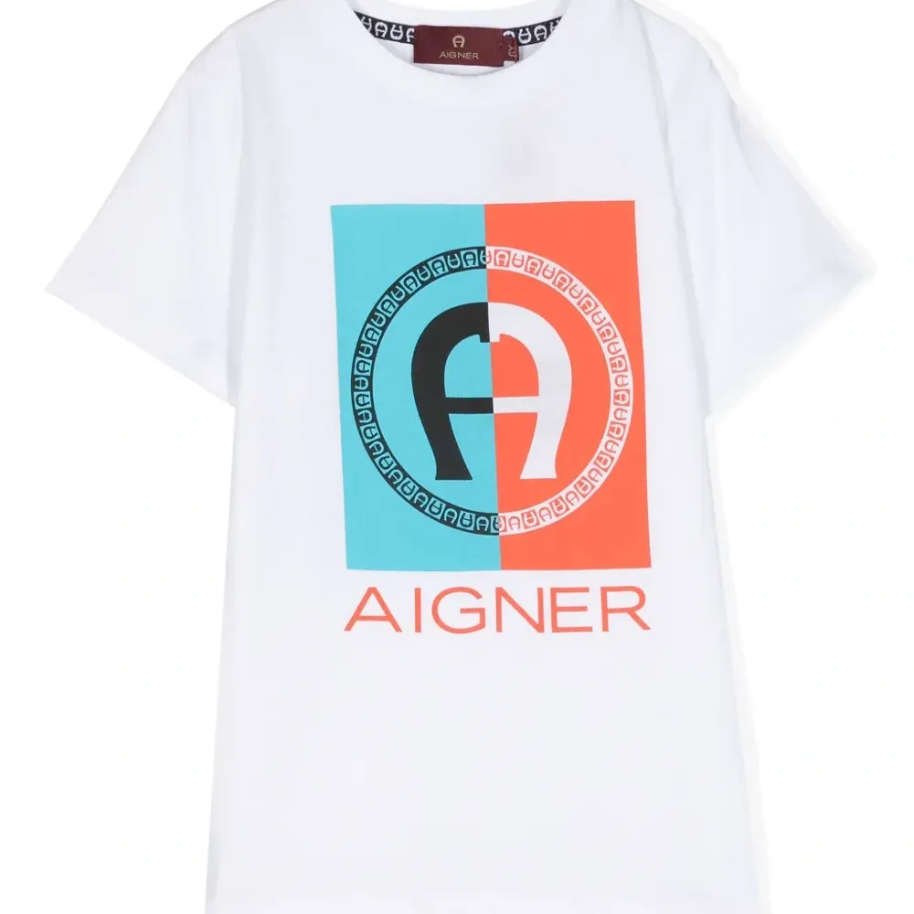 Футболка с логотипом