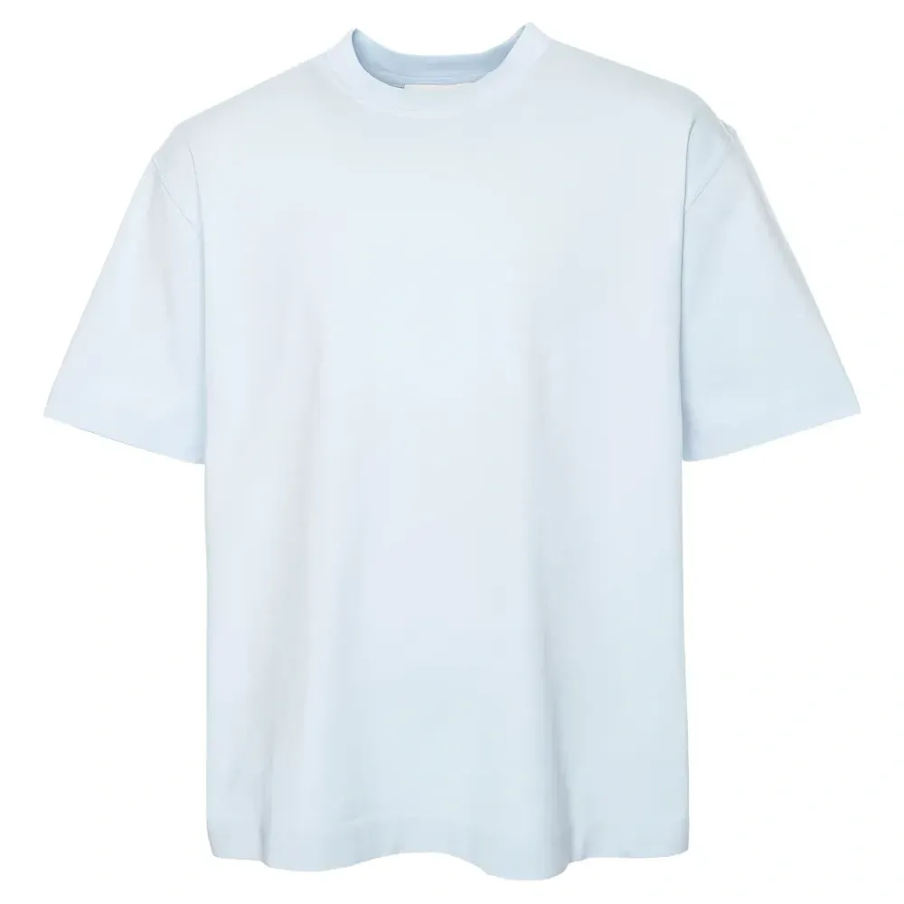 Футболка с тисненым логотипом