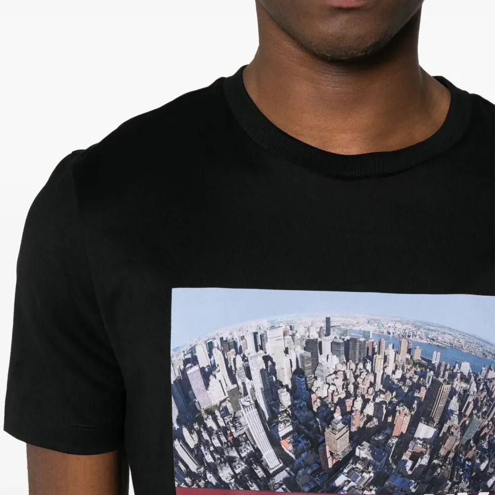 Футболка с графичным принтом