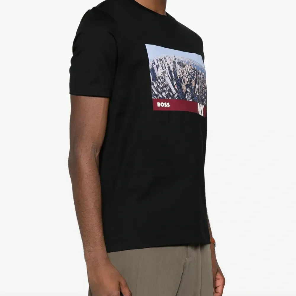 Футболка с графичным принтом