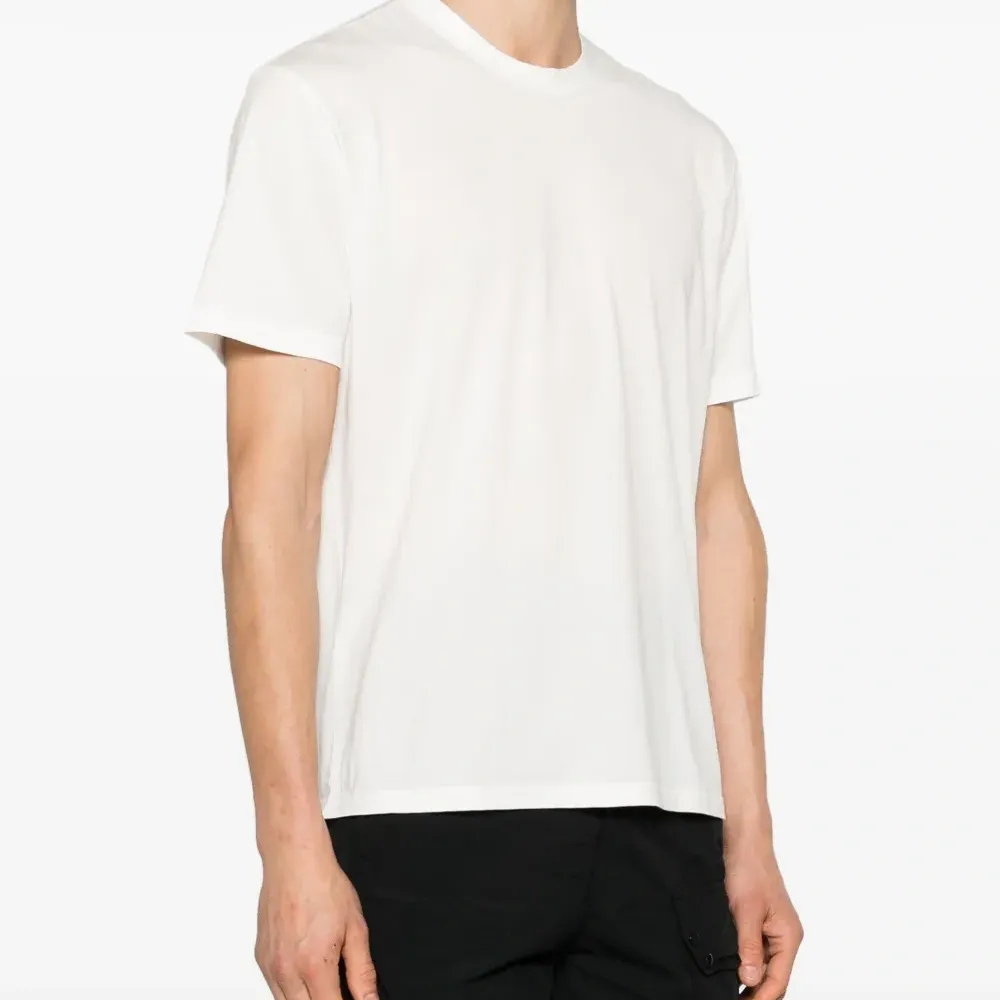 Футболка с нашивкой-логотипом