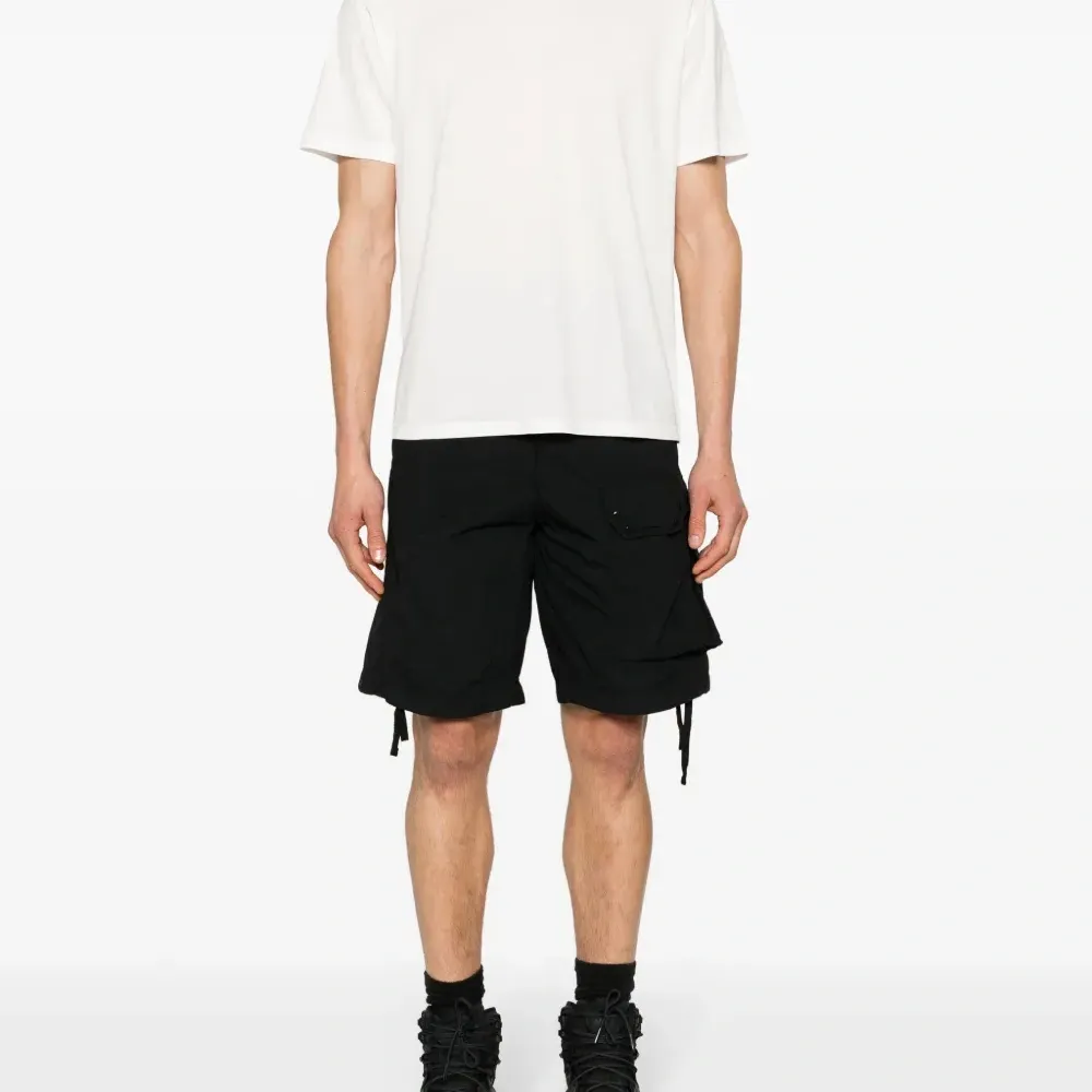 Футболка с нашивкой-логотипом