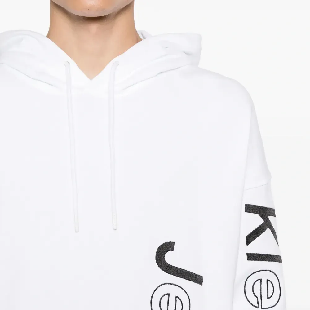 Худи с вышитым логотипом Худи с вышитым логотипом