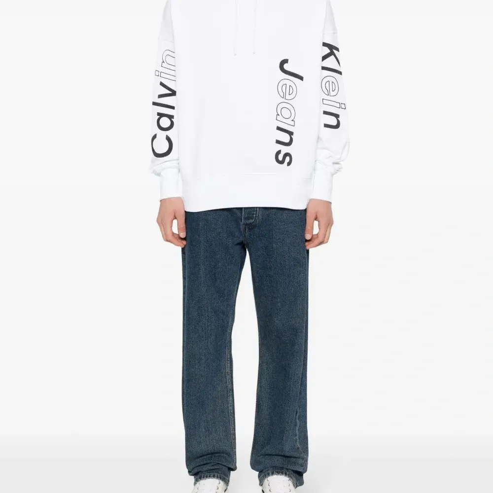 Худи с вышитым логотипом Худи с вышитым логотипом