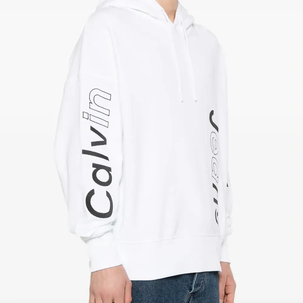 Худи с вышитым логотипом Худи с вышитым логотипом