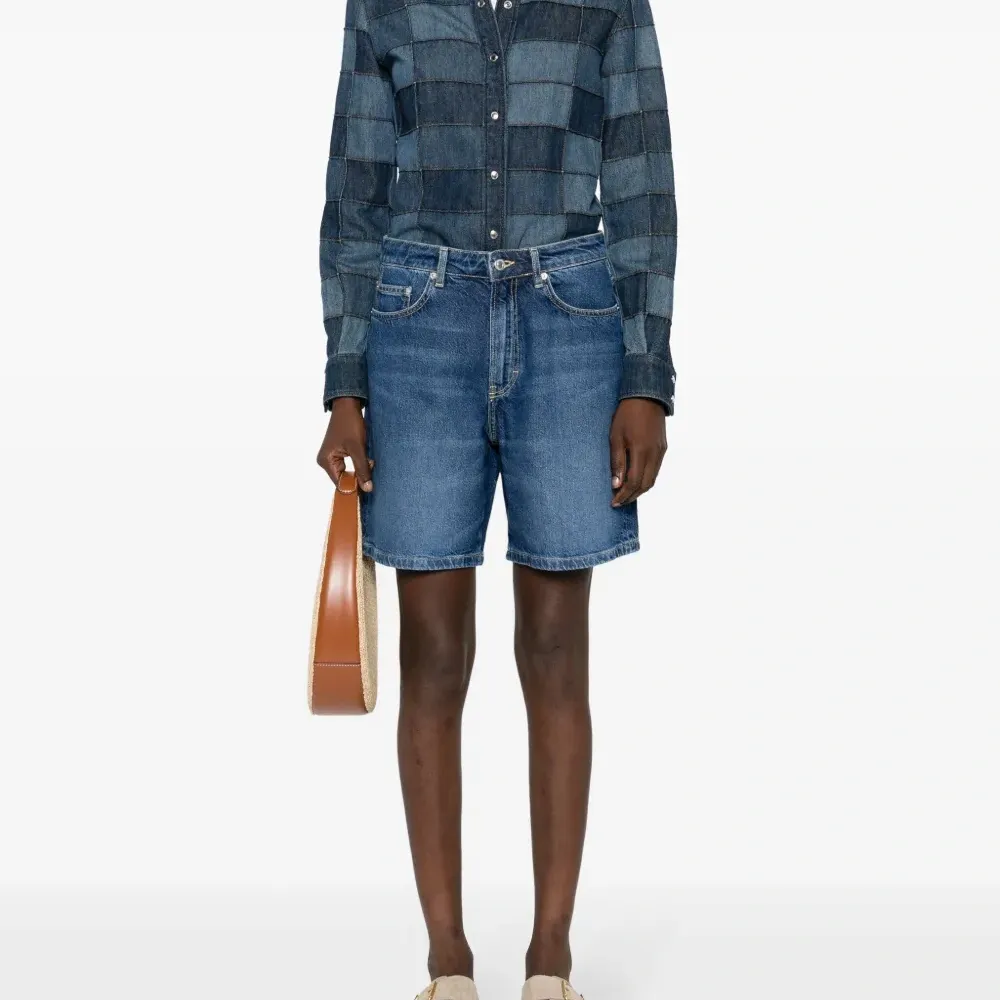 Джинсовые шорты с завышенной талией