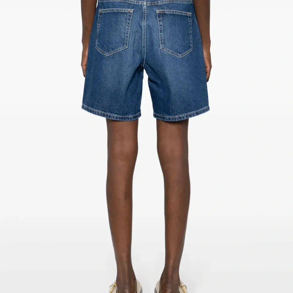 Джинсовые шорты с завышенной талией