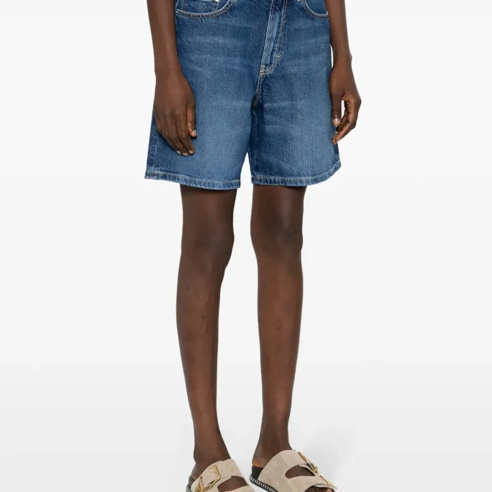 Джинсовые шорты с завышенной талией