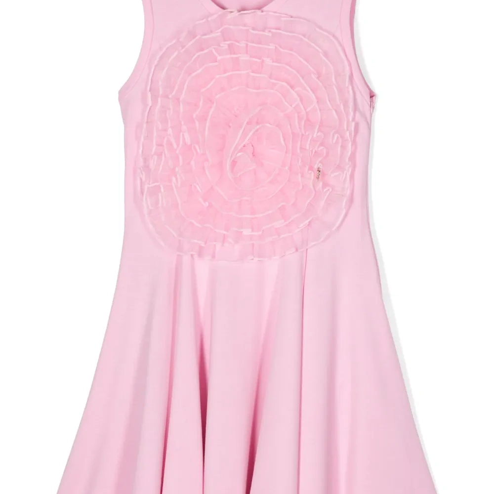 Расклешенное платье с цветочной аппликацией