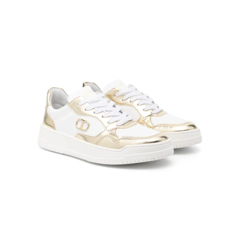 Кроссовки с логотипом