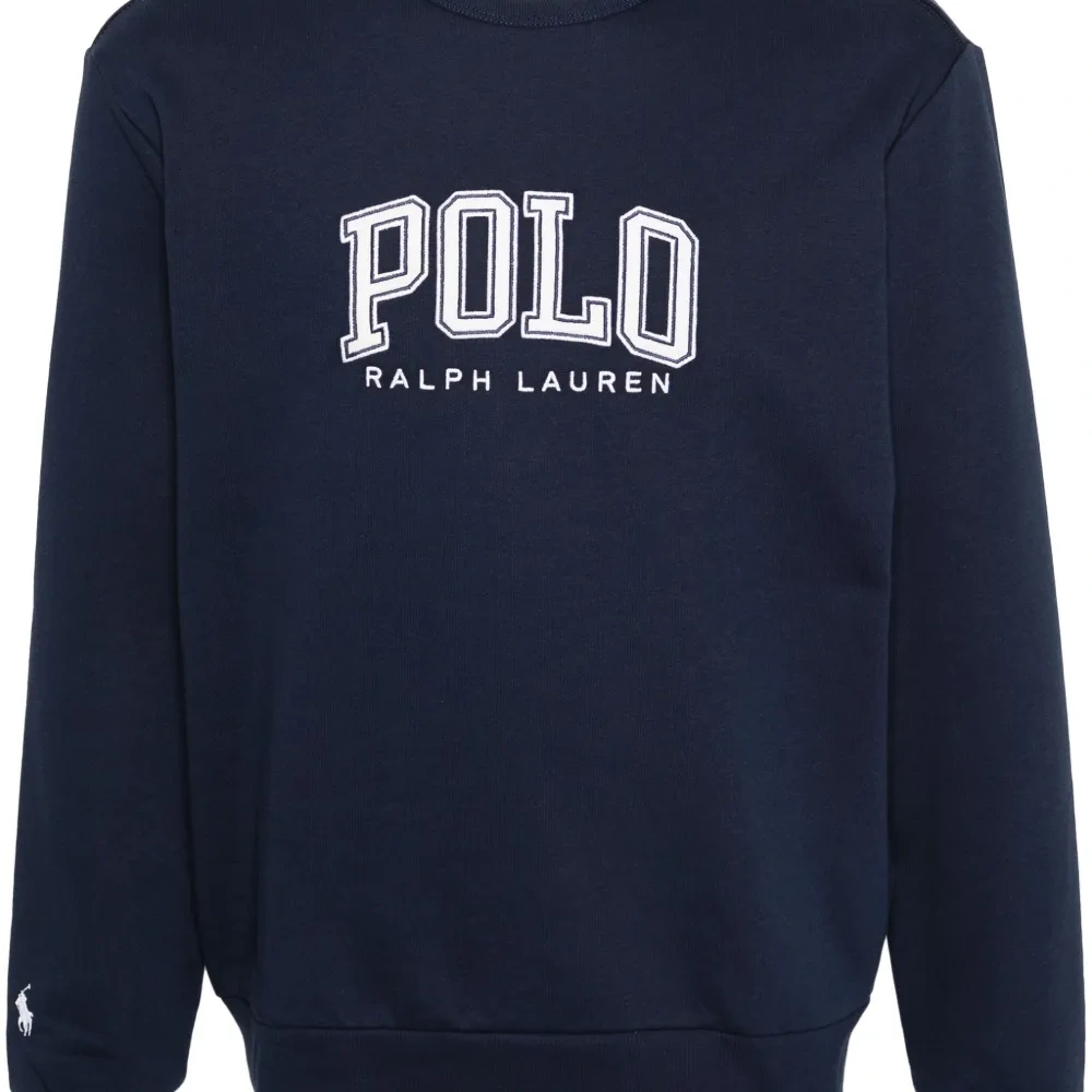 Толстовка с вышитым логотипом