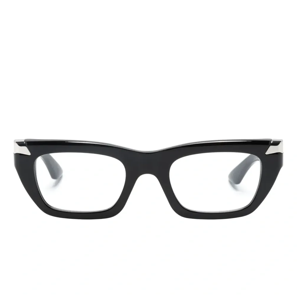 Очки в прямоугольной оправе