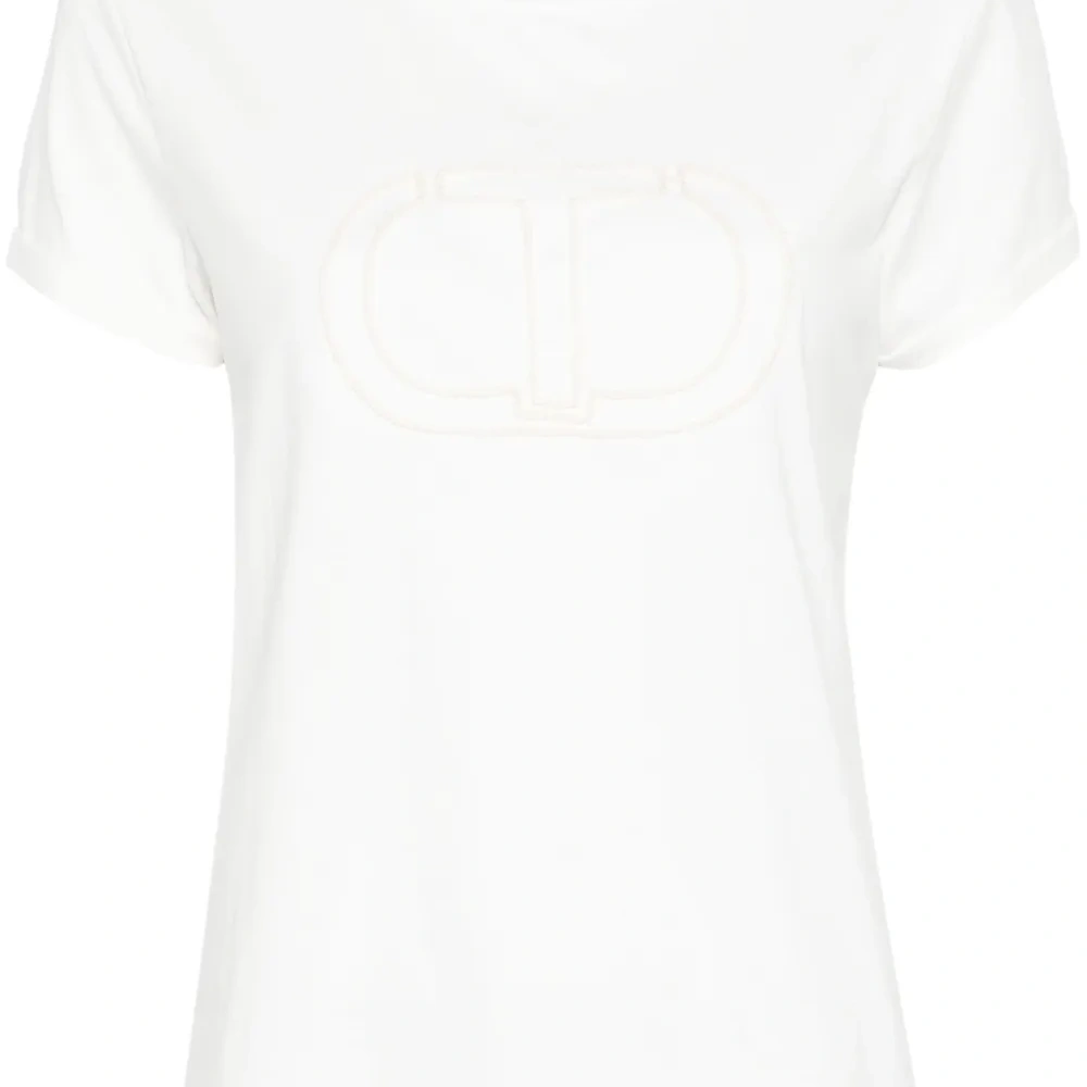 Футболка с вышитым логотипом