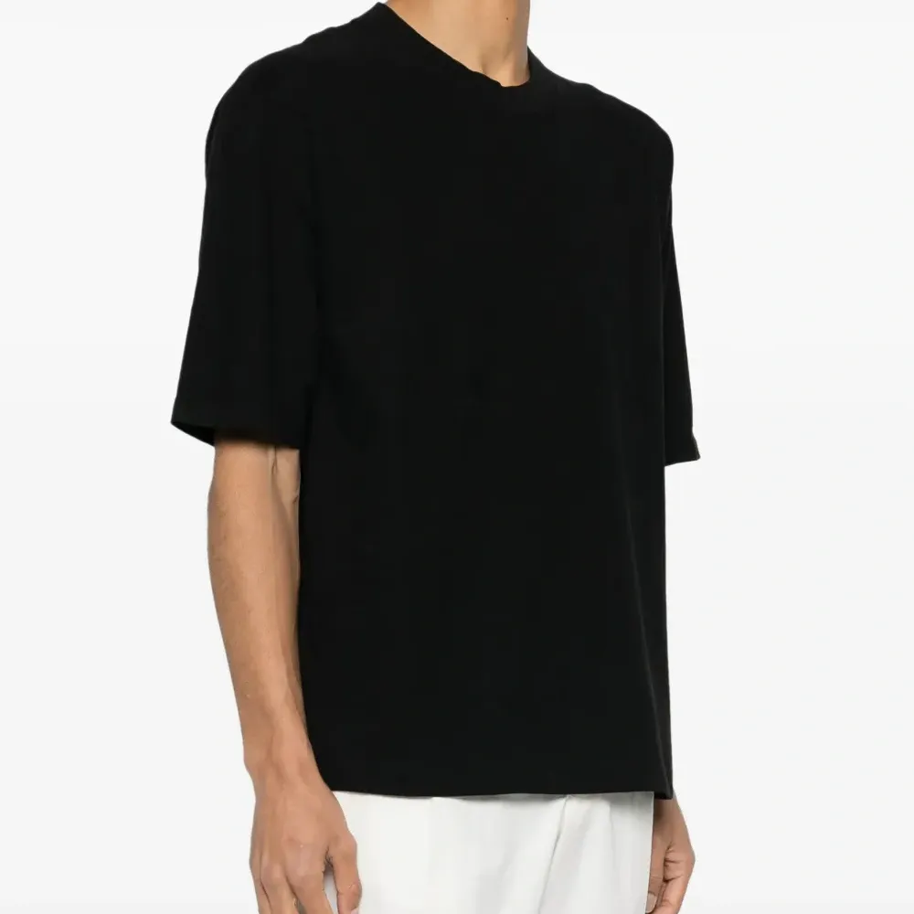 Футболка с круглым вырезом