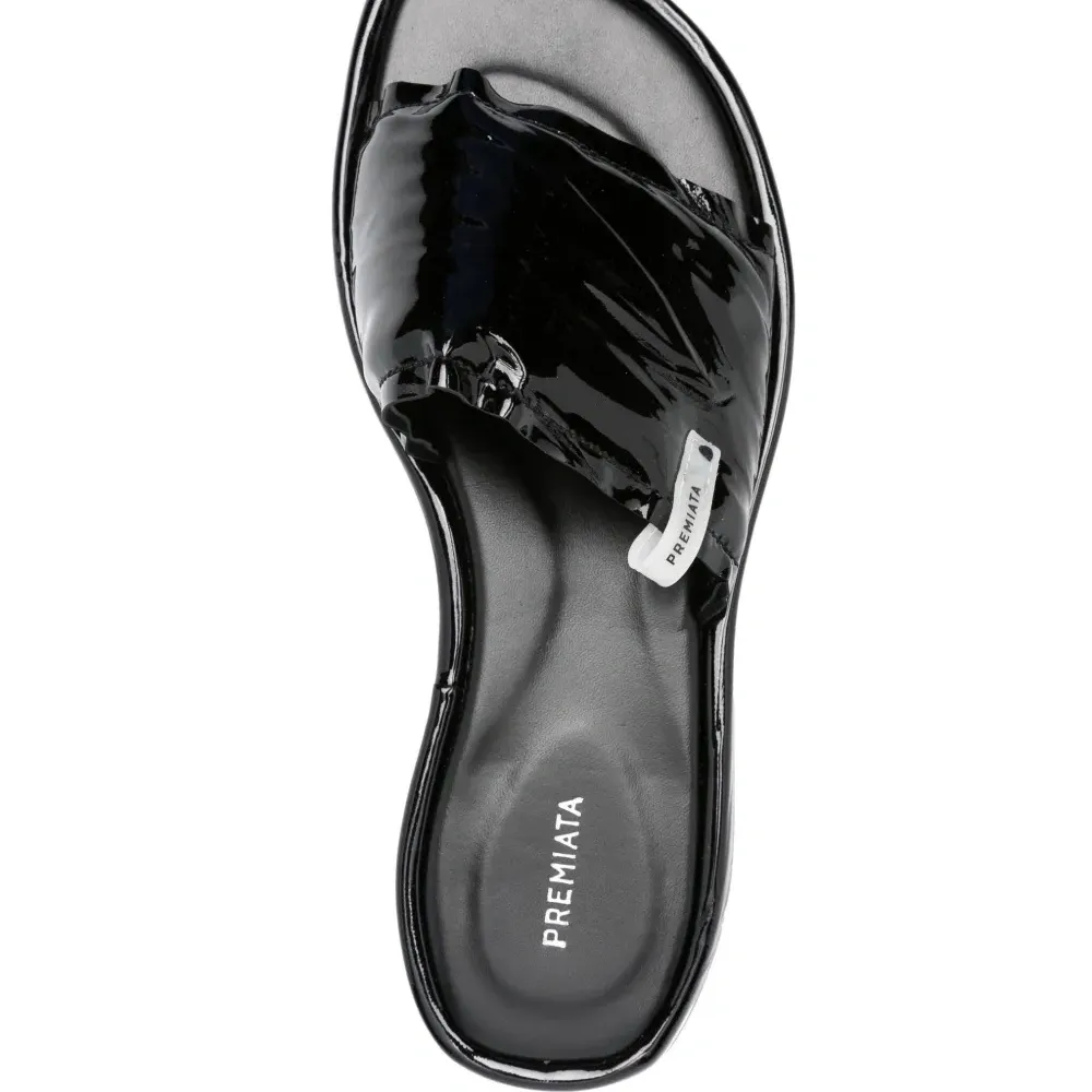 Лакированные шлепанцы Лакированные шлепанцы