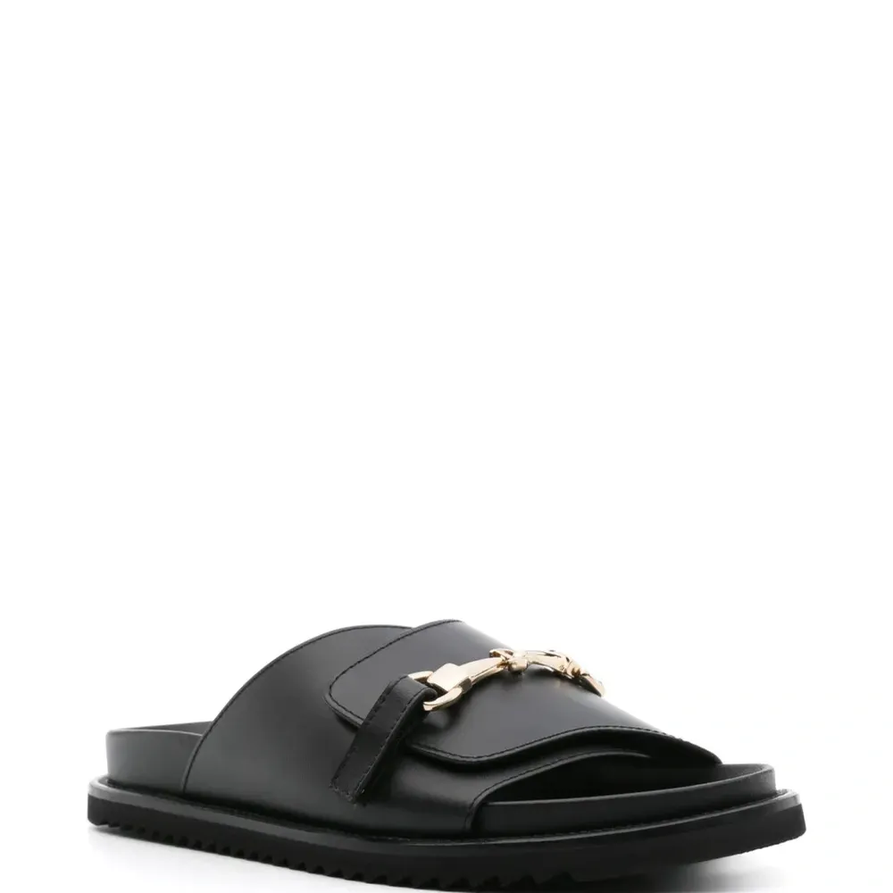 Шлепанцы с логотипом Шлепанцы с логотипом