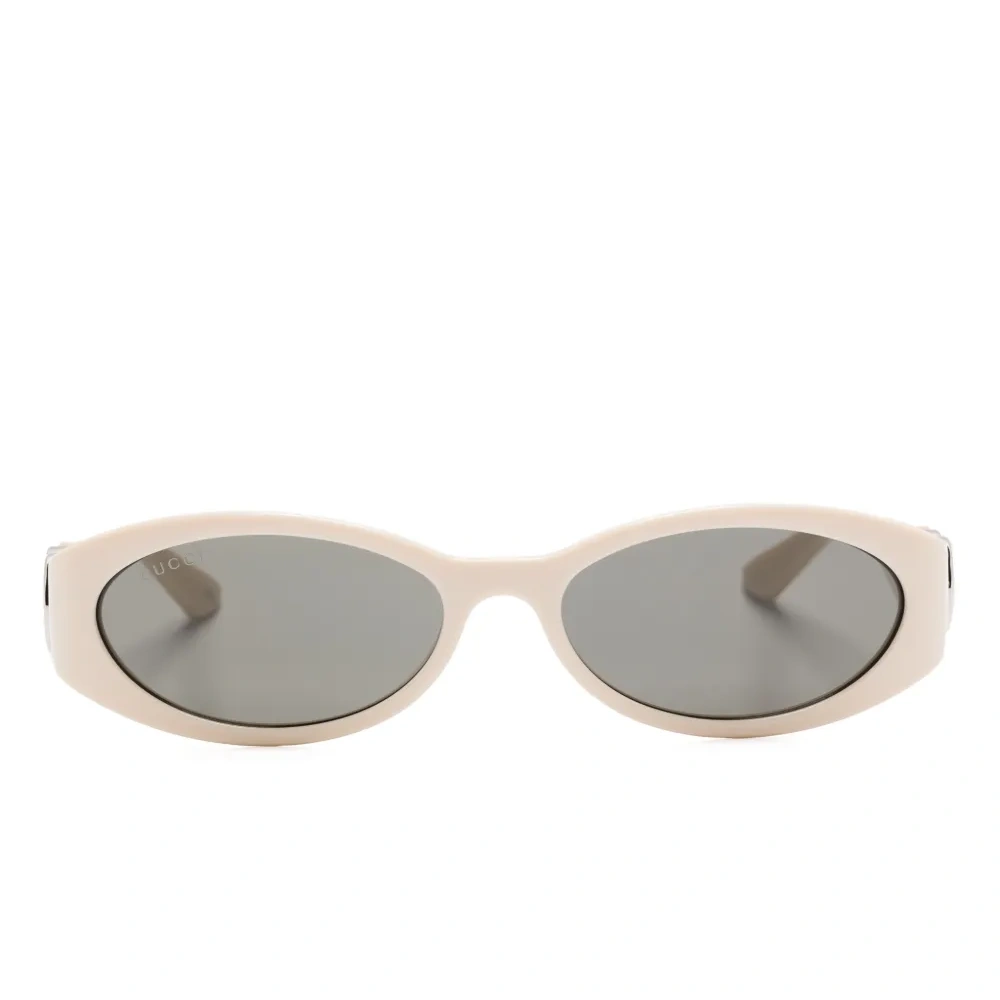 Солнцезащитные очки в овальной оправе