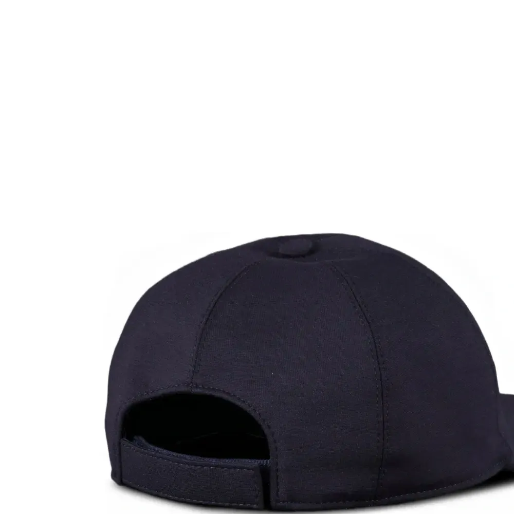 Бейсболка с вышитым логотипом