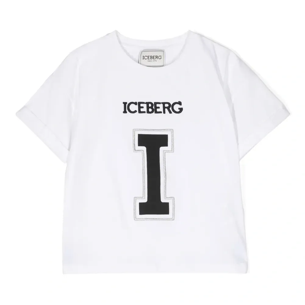 Футболка с вышитым логотипом