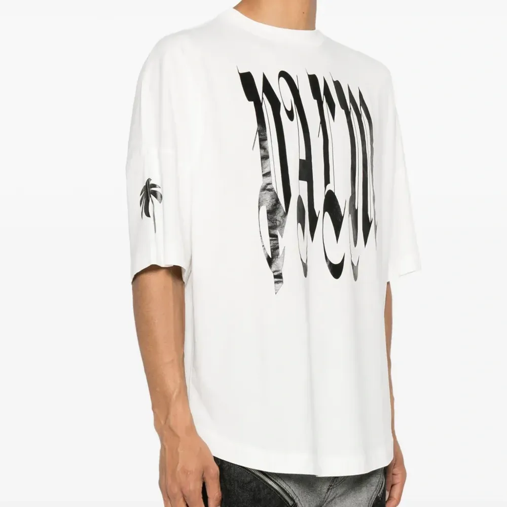 Футболка с логотипом