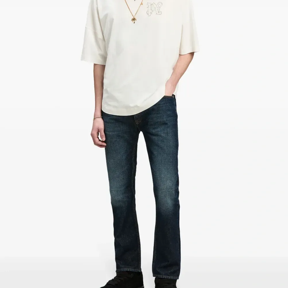 Футболка с вышитой монограммой PA